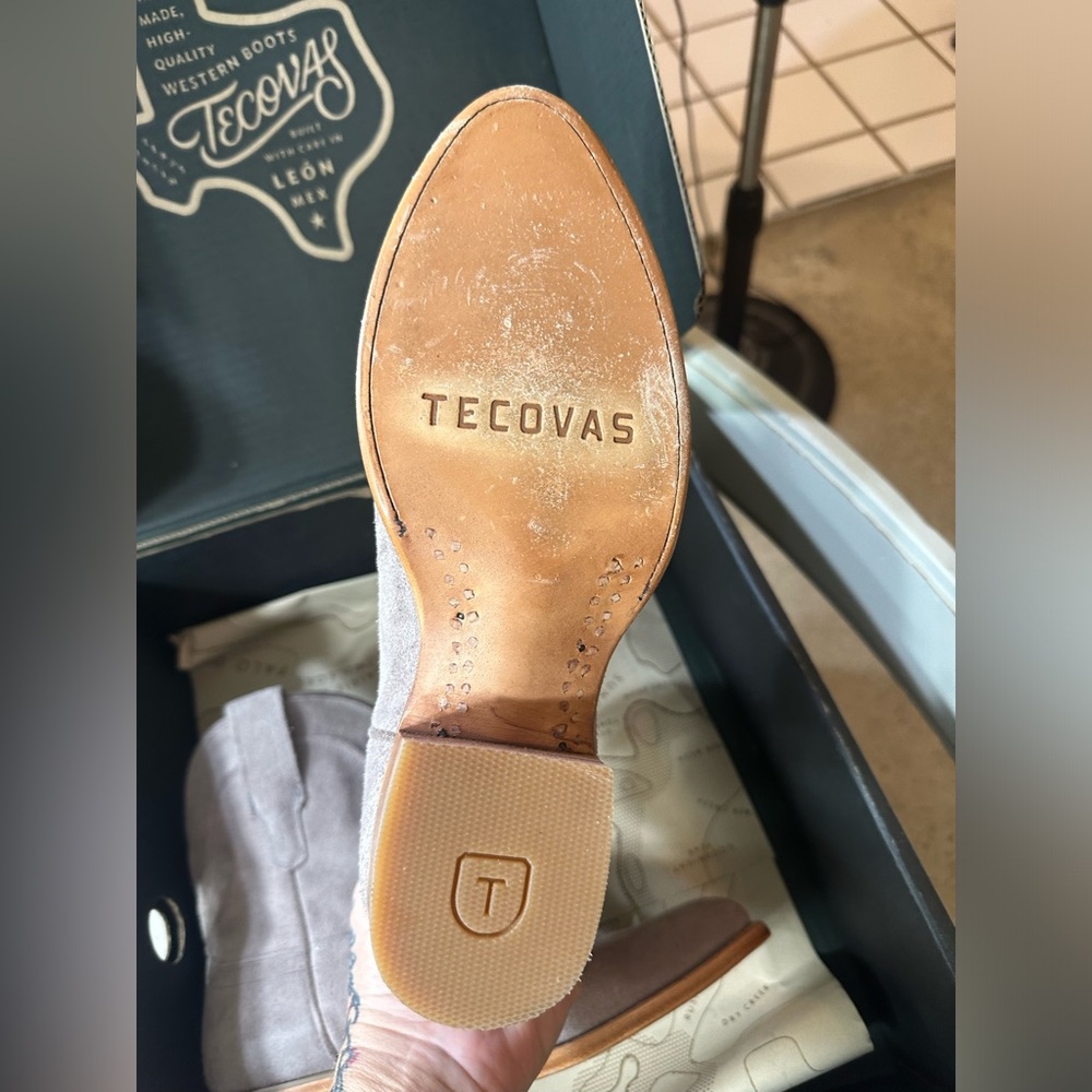 Tecovas "the Lucy" gray suede 8B